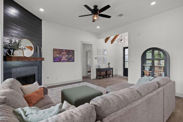 459 Green Meadows Drive, West Columbia, TX 77486