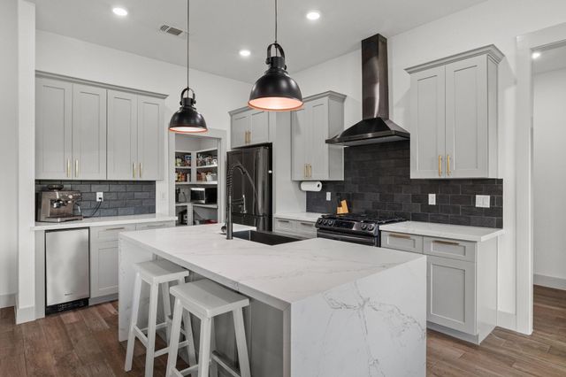 459 Green Meadows Drive, West Columbia, TX 77486