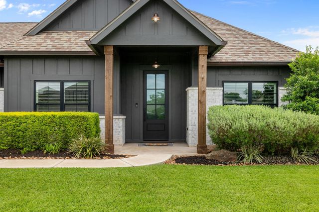 459 Green Meadows Drive, West Columbia, TX 77486
