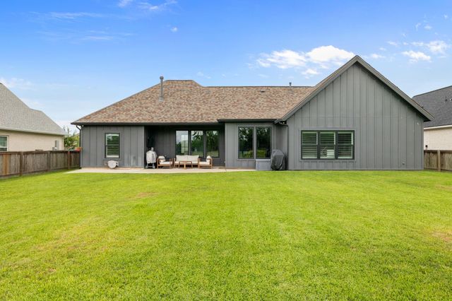 459 Green Meadows Drive, West Columbia, TX 77486