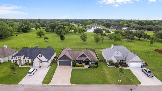459 Green Meadows Drive, West Columbia, TX 77486