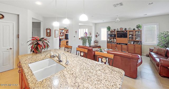 954 N Broken Hills Drive, Green Valley, AZ 85614