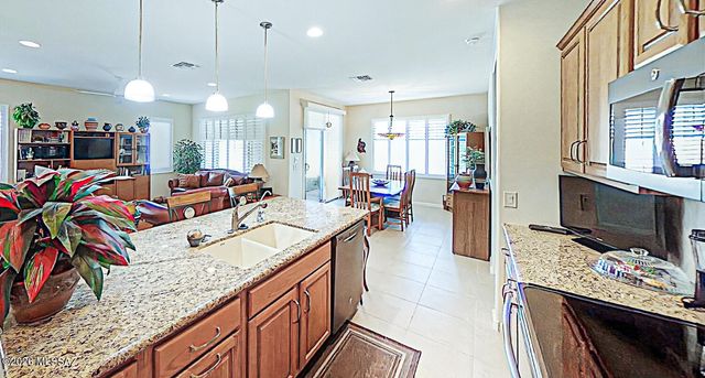 954 N Broken Hills Drive, Green Valley, AZ 85614