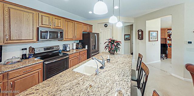 954 N Broken Hills Drive, Green Valley, AZ 85614