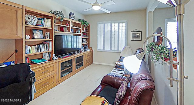 954 N Broken Hills Drive, Green Valley, AZ 85614