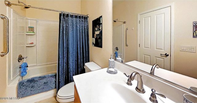 954 N Broken Hills Drive, Green Valley, AZ 85614