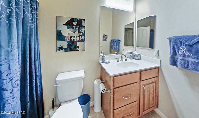 954 N Broken Hills Drive, Green Valley, AZ 85614