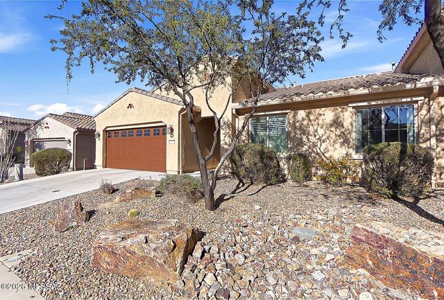 954 N Broken Hills Drive, Green Valley, AZ 85614