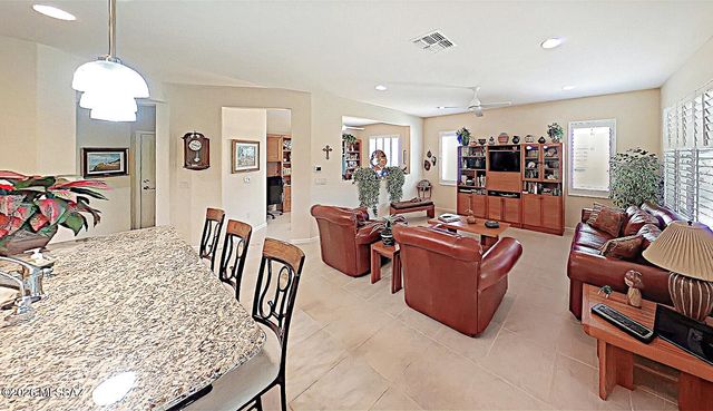 954 N Broken Hills Drive, Green Valley, AZ 85614