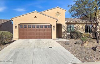 954 N Broken Hills Drive, Green Valley, AZ 85614