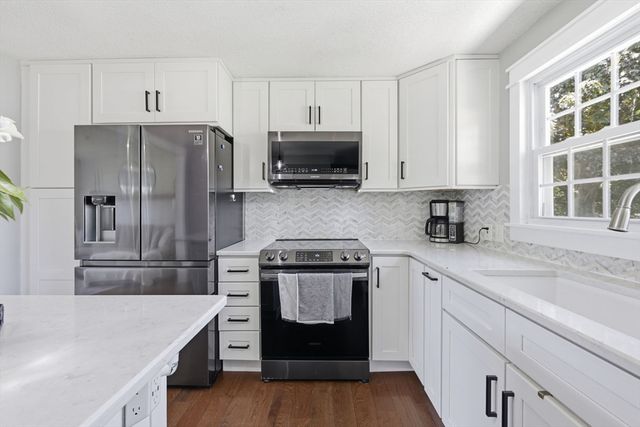 303 College St, Chicopee, MA 01020
