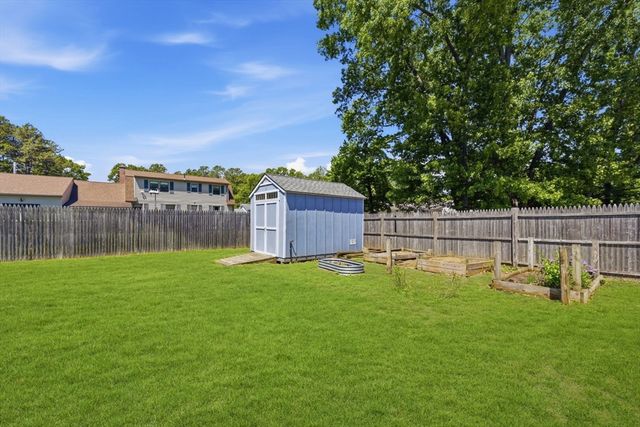 303 College St, Chicopee, MA 01020