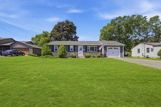303 College St, Chicopee, MA 01020