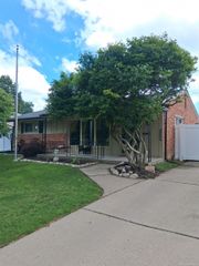30230 Rosebriar Street, St Clair Shores, MI 48082