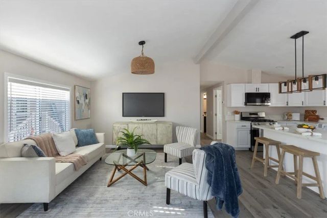 201 Road Runner, Fountain Valley, CA 92708