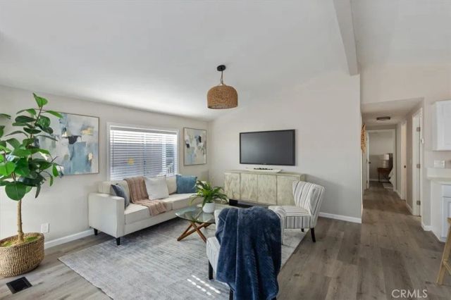 201 Road Runner, Fountain Valley, CA 92708