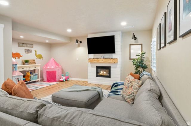 1295 E GRANITE PEAK RD, Eagle Mountain, UT 84005