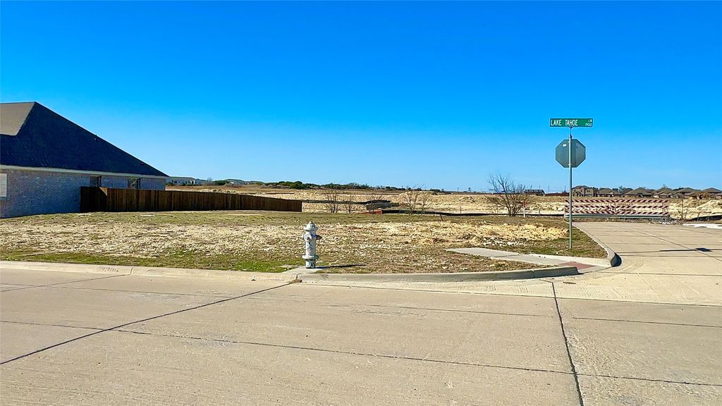 1900 Lake Tahoe Lane, Cleburne, TX 76033