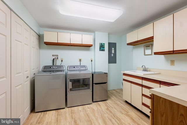 8 KATHSWAY CT, Baltimore, MD 21234