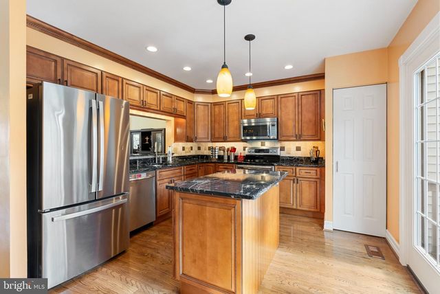 8 KATHSWAY CT, Baltimore, MD 21234