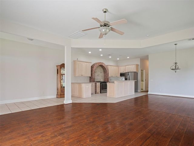 10513 S Santa Fe Avenue, Oklahoma City, OK 73170