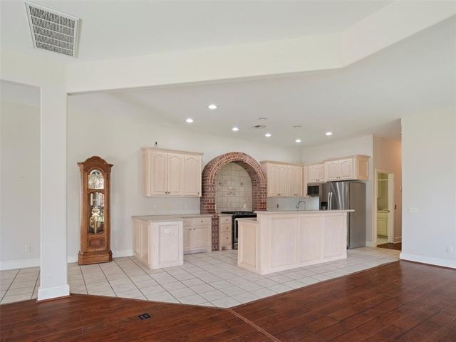 10513 S Santa Fe Avenue, Oklahoma City, OK 73170