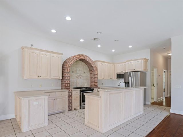 10513 S Santa Fe Avenue, Oklahoma City, OK 73170