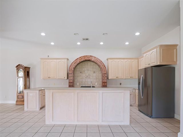 10513 S Santa Fe Avenue, Oklahoma City, OK 73170
