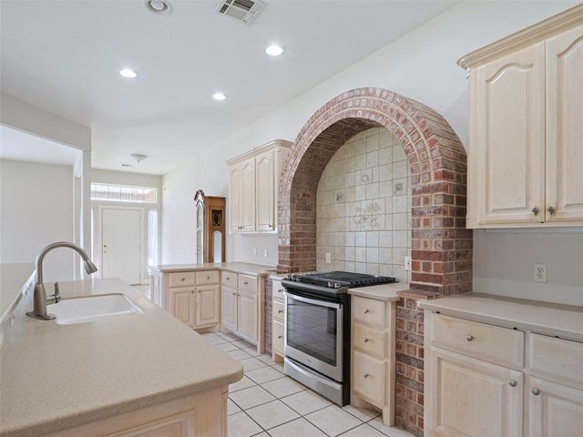 10513 S Santa Fe Avenue, Oklahoma City, OK 73170