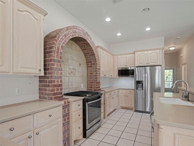 10513 S Santa Fe Avenue, Oklahoma City, OK 73170