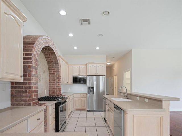 10513 S Santa Fe Avenue, Oklahoma City, OK 73170