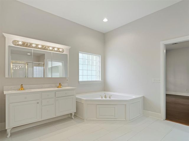 10513 S Santa Fe Avenue, Oklahoma City, OK 73170