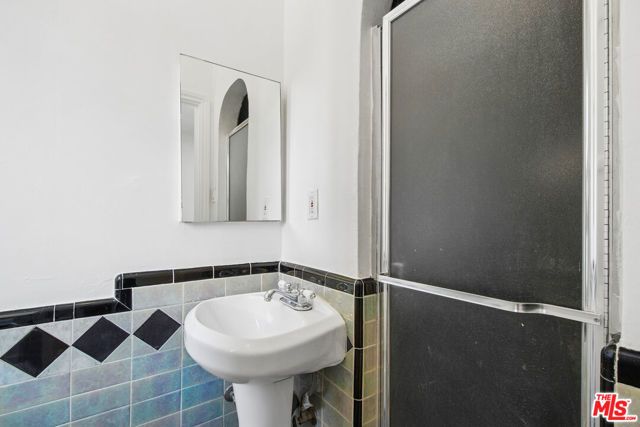 9221 Alcott Street 2, Los Angeles, CA 90035
