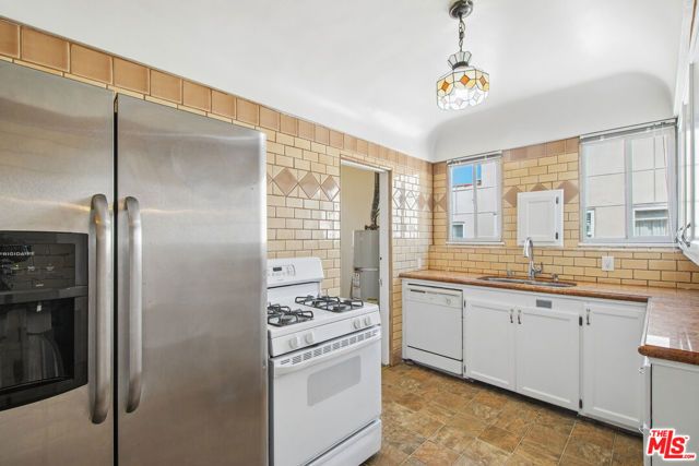 9221 Alcott Street 2, Los Angeles, CA 90035