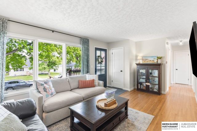 3254 S 77 Avenue, Omaha, NE 68124
