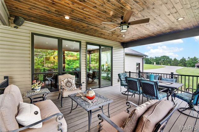 992 Foggy Court, Washington, MO 63090