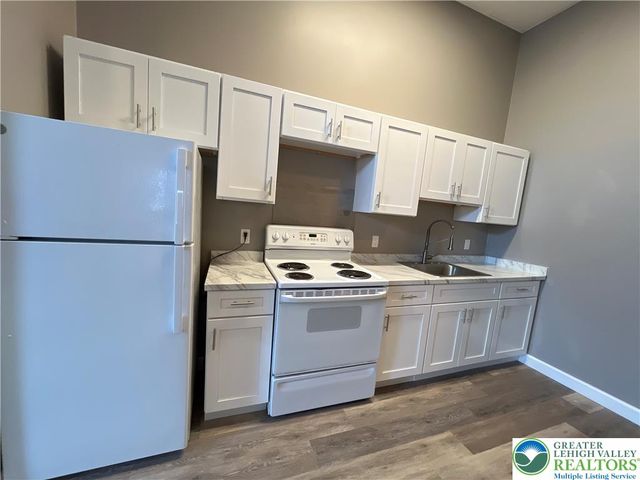 23 Belvidere Street 306, Nazareth Boro, PA 18064