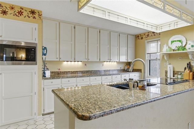 812 High Drive, Excelsior Springs, MO 64024