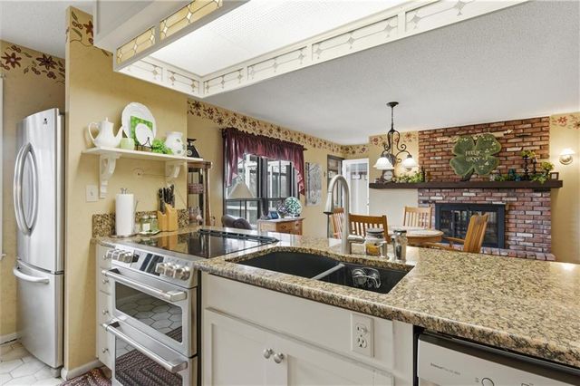 812 High Drive, Excelsior Springs, MO 64024