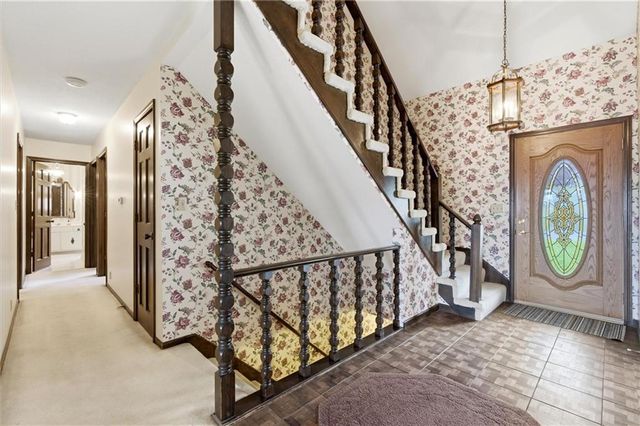 812 High Drive, Excelsior Springs, MO 64024