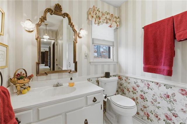 812 High Drive, Excelsior Springs, MO 64024