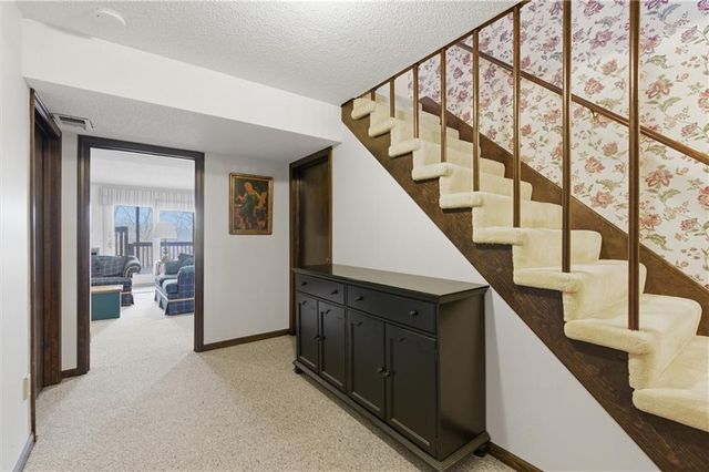 812 High Drive, Excelsior Springs, MO 64024