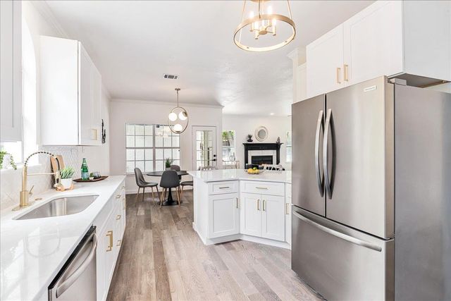 201 Timpanagos DR, Lakeway, TX 78734