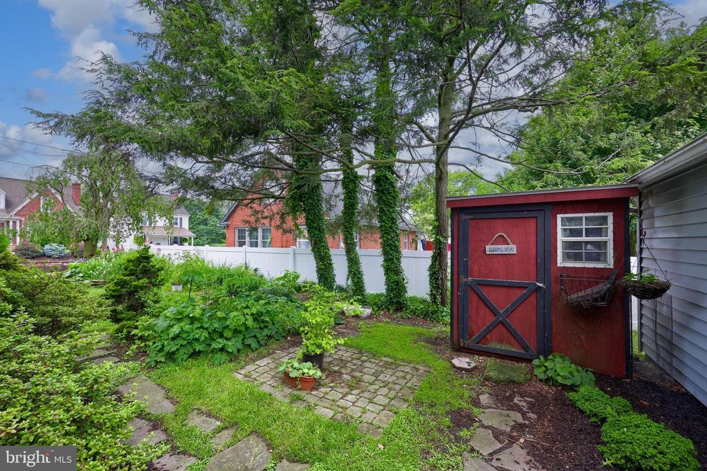 47 UNION AVE, New Holland, PA 17557