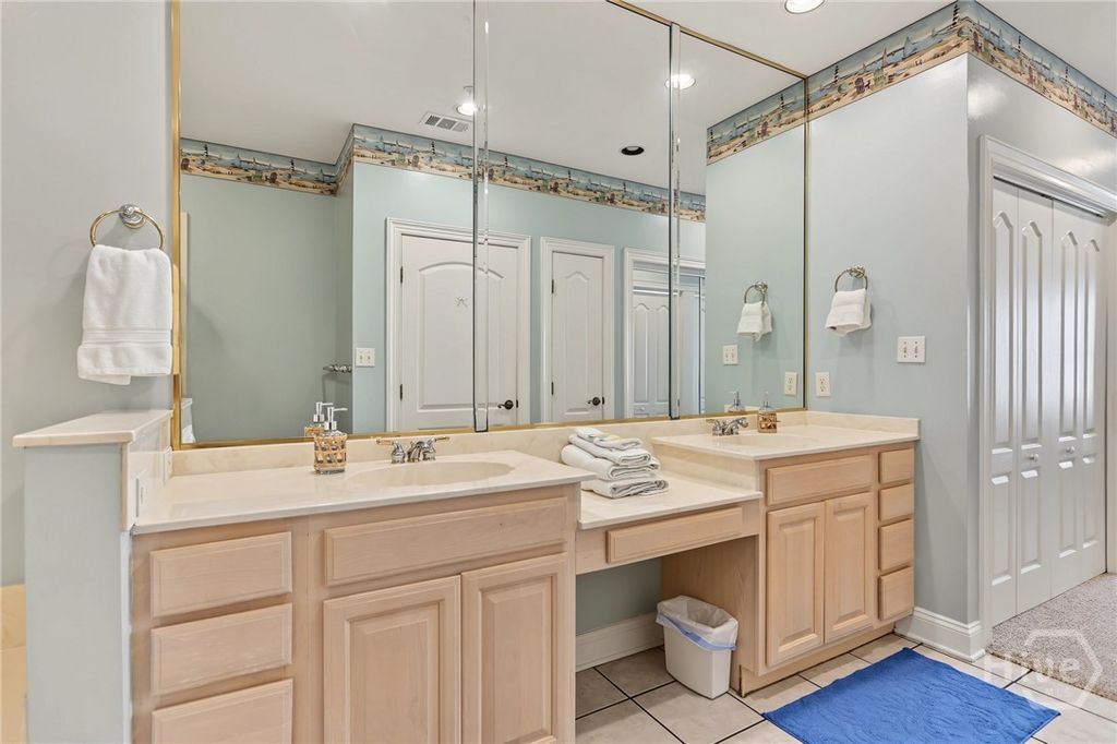 Image 16 of property listing at 214 Butler Avenue 302, Tybee Island, GA 31328