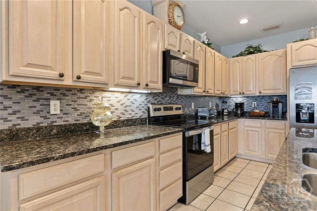 Image 6 of property listing at 214 Butler Avenue 302, Tybee Island, GA 31328