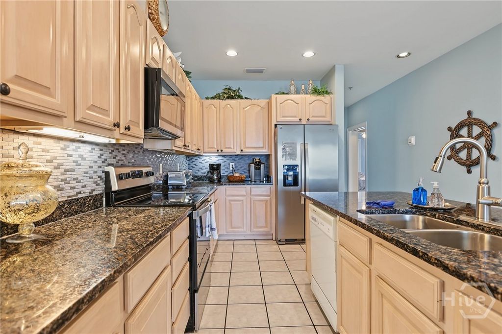 Image 7 of property listing at 214 Butler Avenue 302, Tybee Island, GA 31328