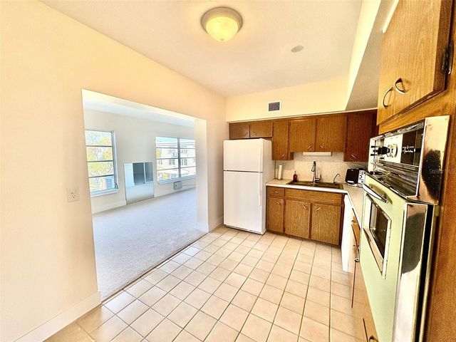 2040 WORLD PARKWAY BOULEVARD 58, Clearwater, FL 33763