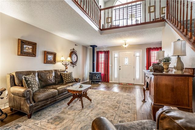 5 Pine Trail Road, Rogers, AR 72756