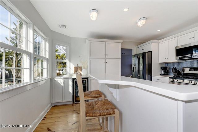 108 Glimmer Glass Circle, Manasquan, NJ 08736